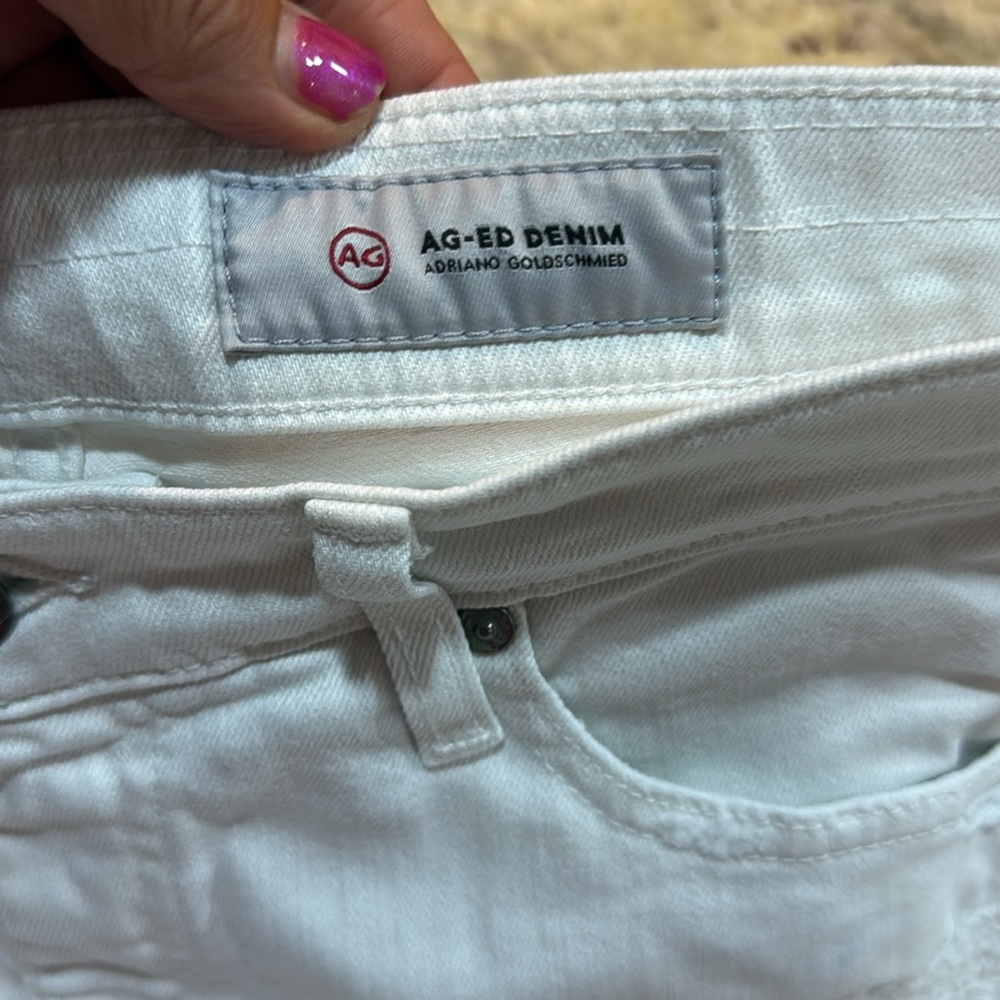 AG Women’s The Nikki Relaxed skinny distressed Jean short white Size 28 - Picture 3 of 16